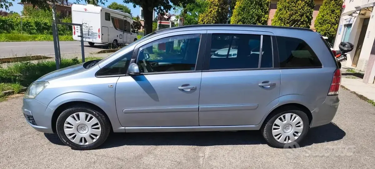Usata Opel Zafira Cosmo 94 CV (69 kW) 2008 Grigio Monovolume