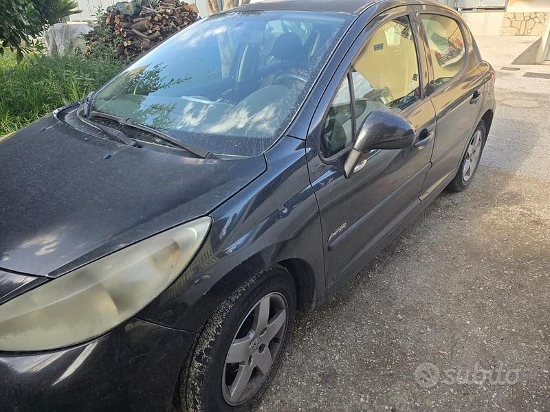 Gebraucht Peugeot 207 73 PS (53 kW) 2008 Schwarz Limousine