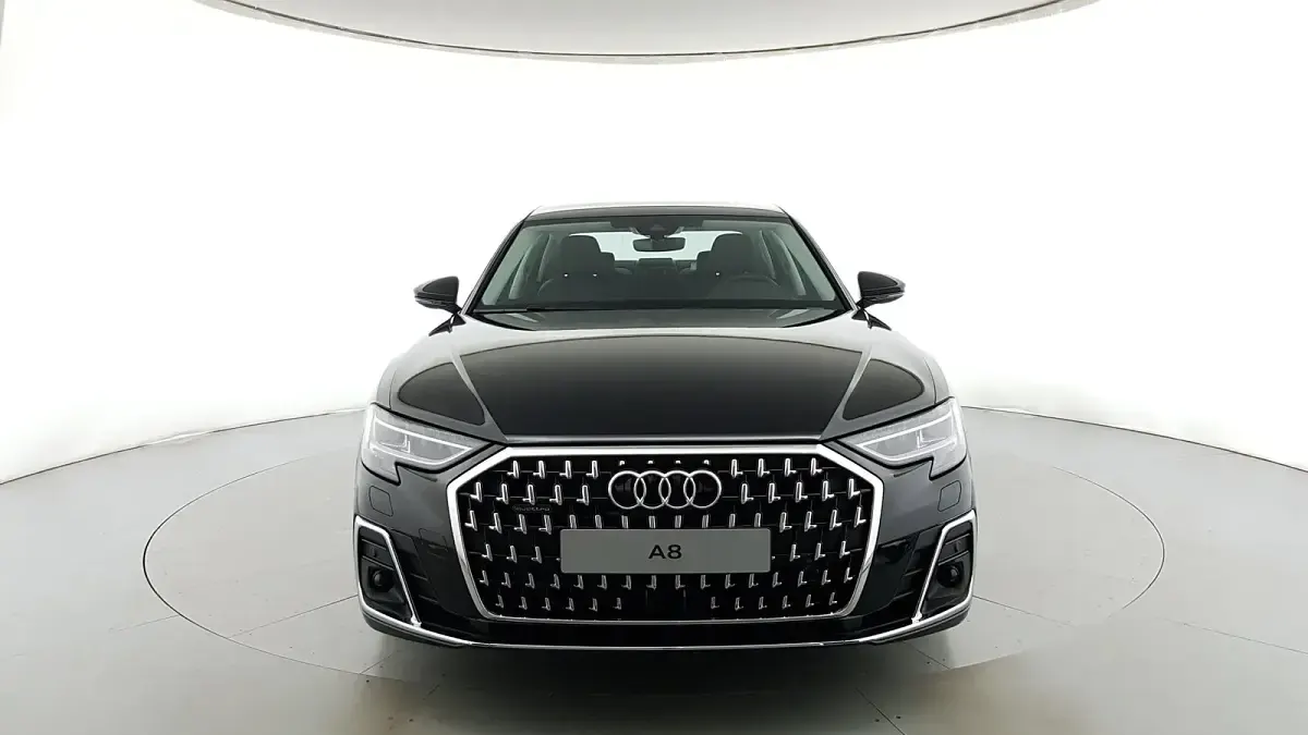 Usata Audi A8 Ambiente 462 CV (339 kW) 2024 Nero brillante Berlina