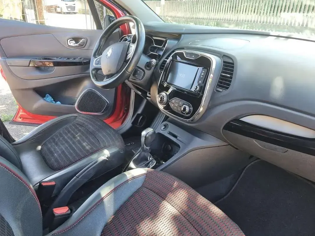 Usata Renault Captur 90 CV (66 kW) 2017 Rosso SUV