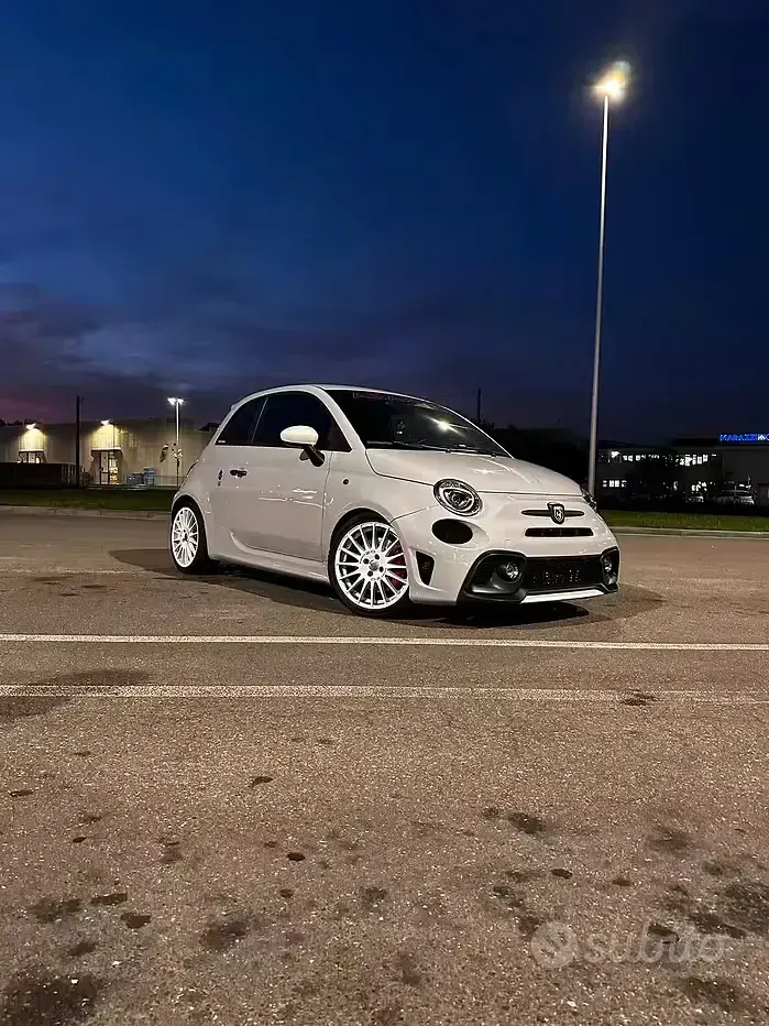 Usata Abarth 595 70th Anniversary 180 CV (132 kW) 2020 Grigio Berlina