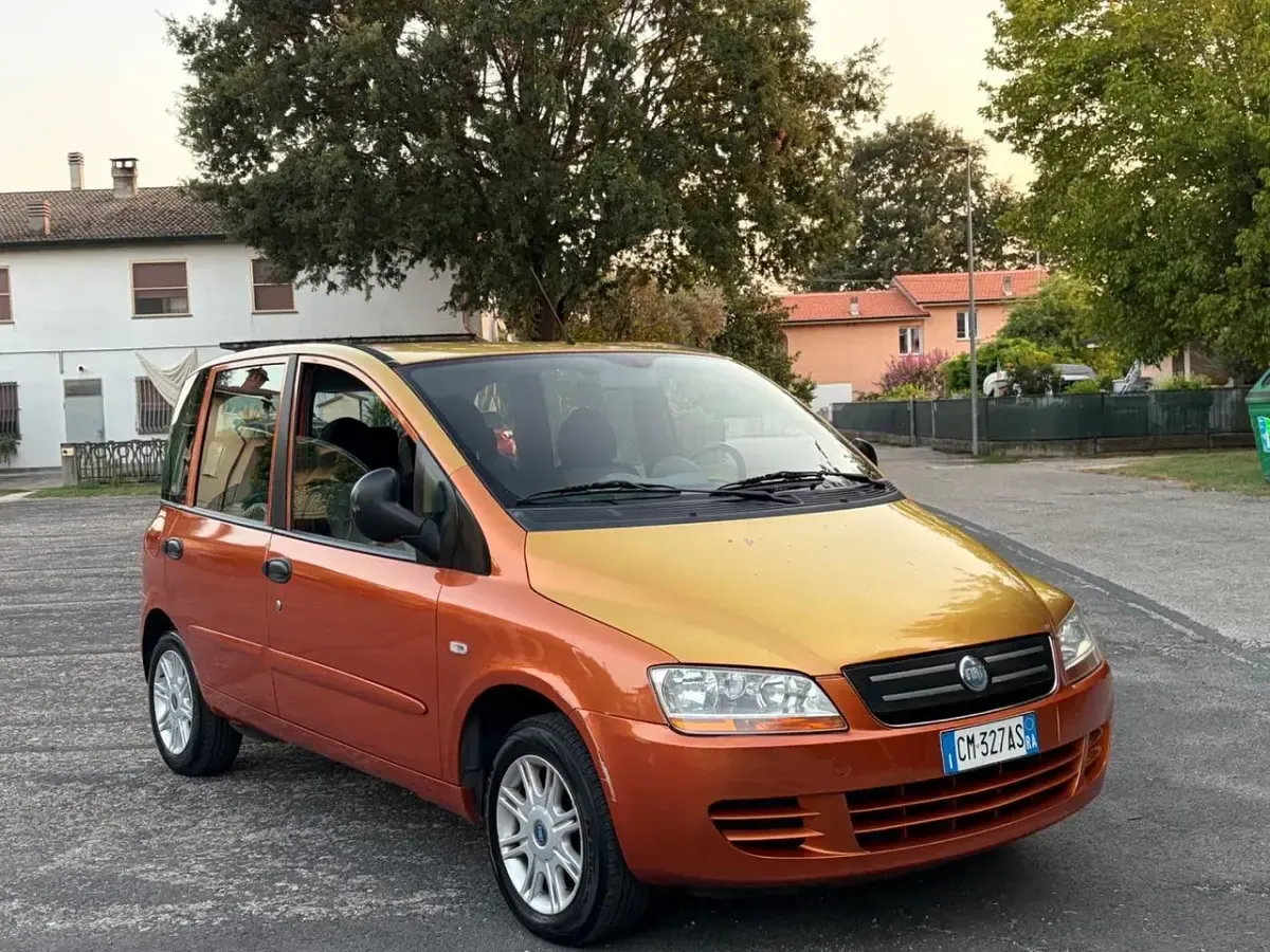 Usata Fiat Multipla Family 103 CV (75 kW) 2005 Oro Monovolume
