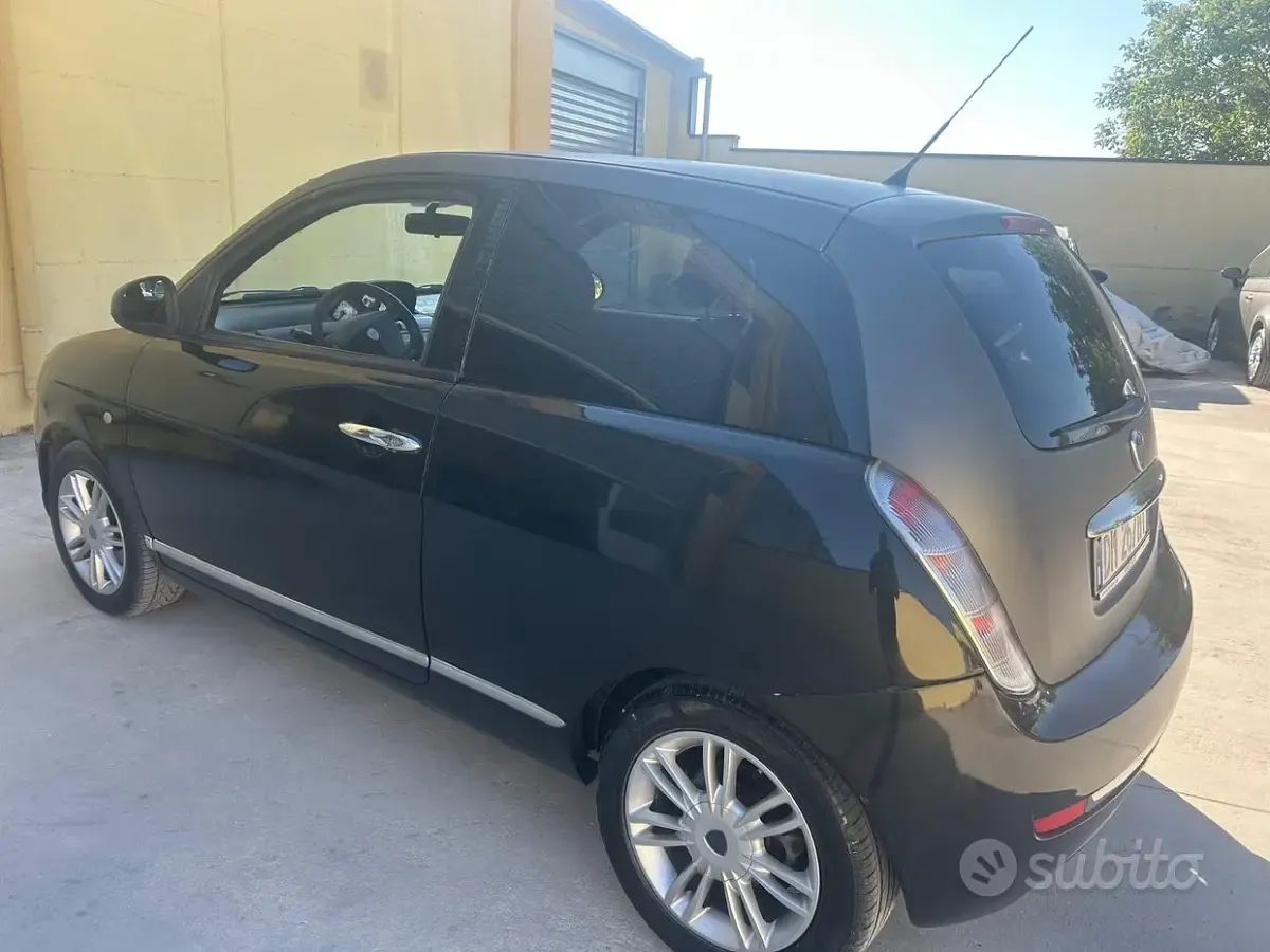 Usata Lancia Ypsilon 90 CV (66 kW) 2008 Nero Utilitaria
