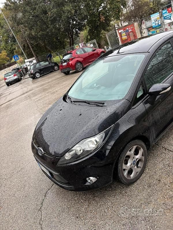 Usata Ford Fiesta 2011 Nero Utilitaria