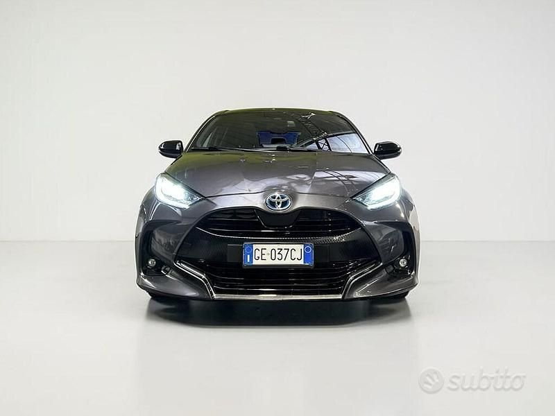 Usata Toyota Yaris Hybrid Lounge 116 CV (85 kW) 2021 Grigio Berlina