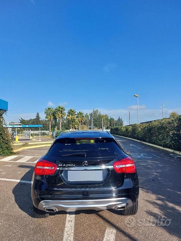 Usata Mercedes GLA200 136 CV (100 kW) 2016 Nero SUV