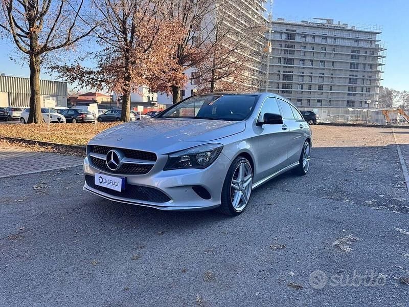 Grigio Usata 2016 Mercedes CLA180 Premium Tre volumi | 15.490 € (Buon prezzo) - Immagine 1/4