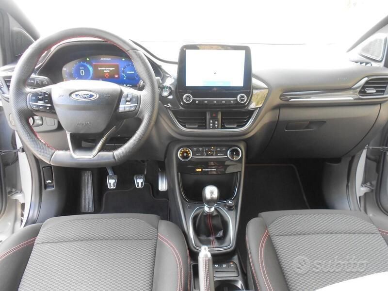 Begagnad Ford Puma ST-Line 125 HK (91 kW) 2021 Grå Kombi