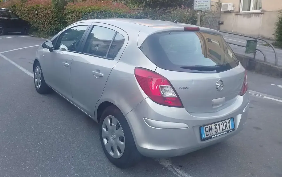 Usata Opel Corsa Edition 86 CV (63 kW) 2012 Utilitaria