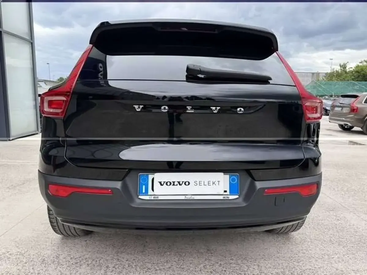 Usata Volvo XC40 Momentum 129 CV (94 kW) 2021 Nero SUV