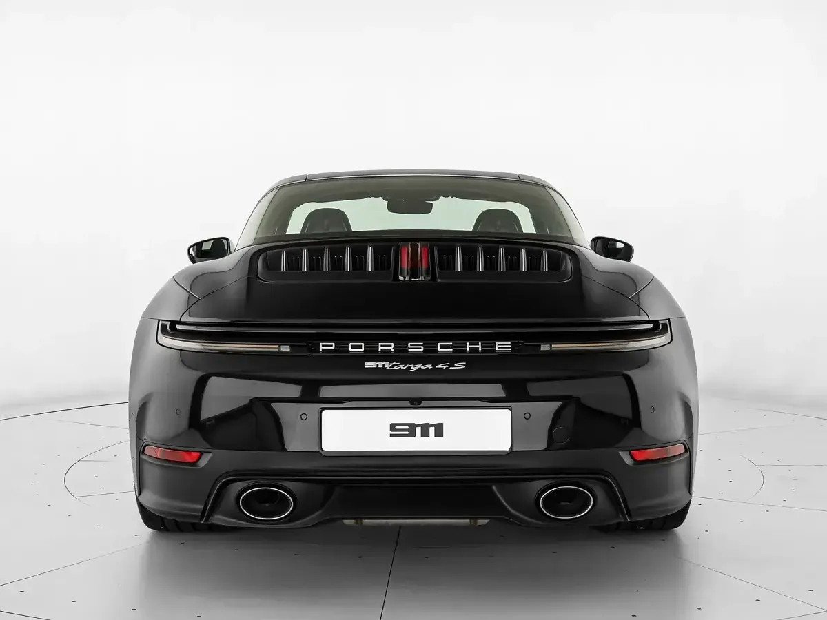 Nuova Porsche 911 480 CV (353 kW) 2026 Nero jet metallizzato/capote nera Cabrio
