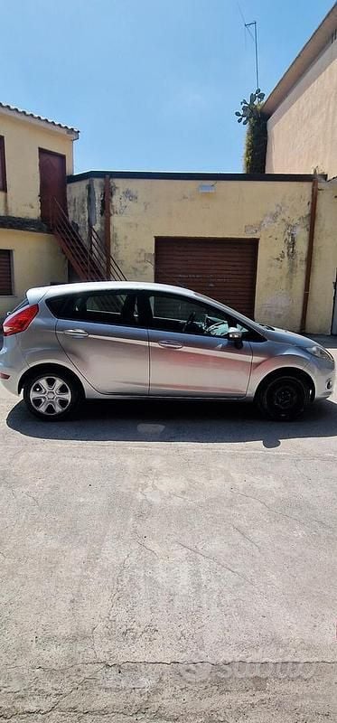 Usata Ford Fiesta 70 CV (51 kW) 2009 Grigio Berlina