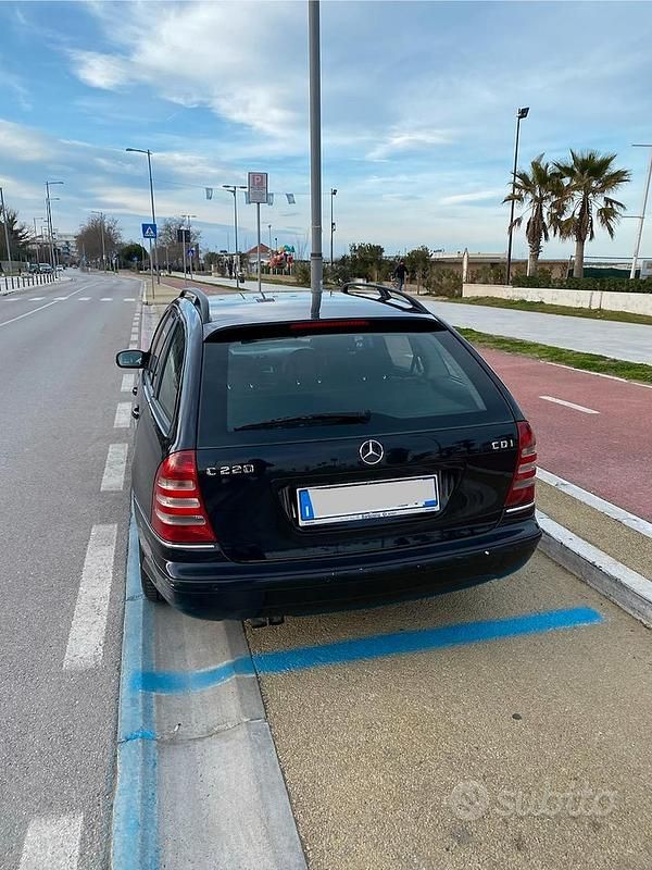 Usata Mercedes C220 150 CV (110 kW) 2008 Blu Station wagon