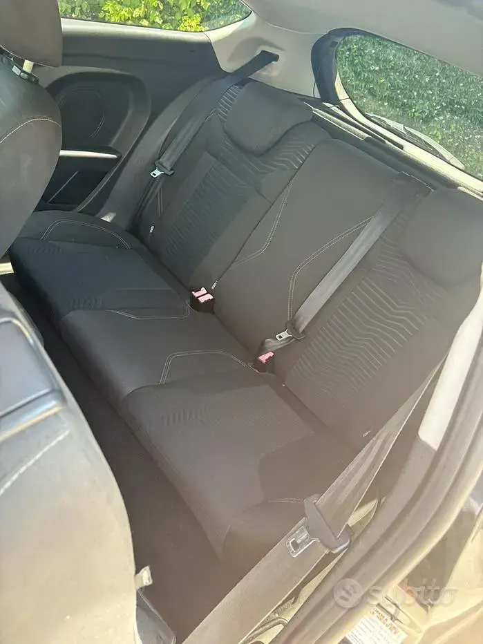 Usata Ford Fiesta 60 CV (44 kW) 2014 Nero Utilitaria