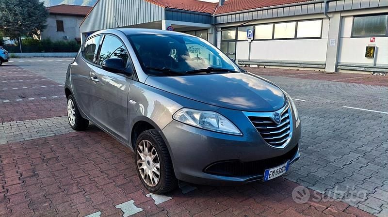 Usata Lancia Ypsilon Gold 86 CV (63 kW) 2013 Grigio Utilitaria
