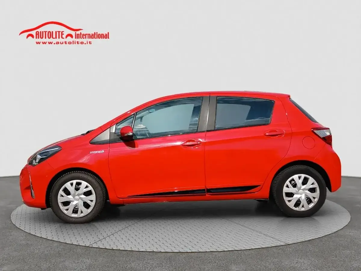 Usata Toyota Yaris Hybrid Active 73 CV (53 kW) 2019 Marrone Berlina