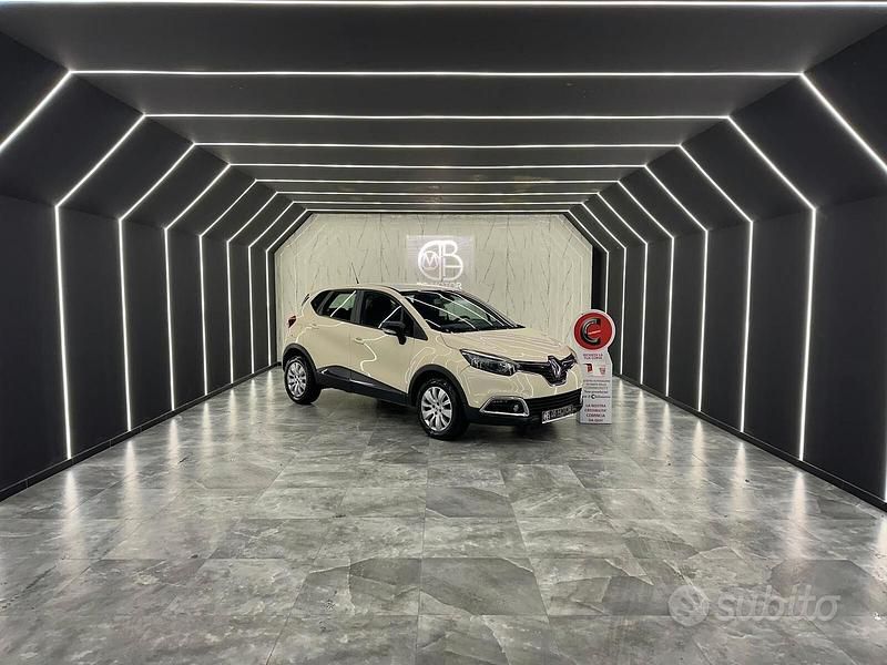 Usata Renault Captur Life 90 CV (66 kW) 2015 Beige SUV