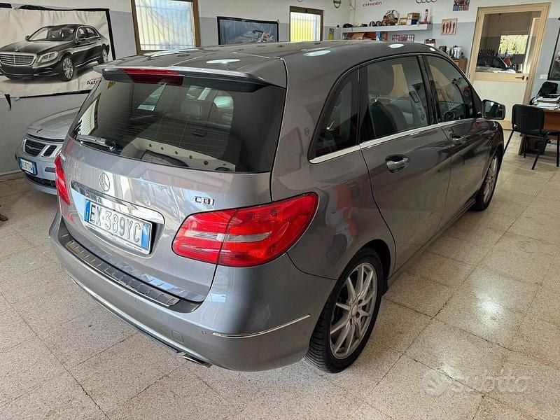 Usata Mercedes B180 Premium 109 CV (80 kW) 2014 Grigio Monovolume