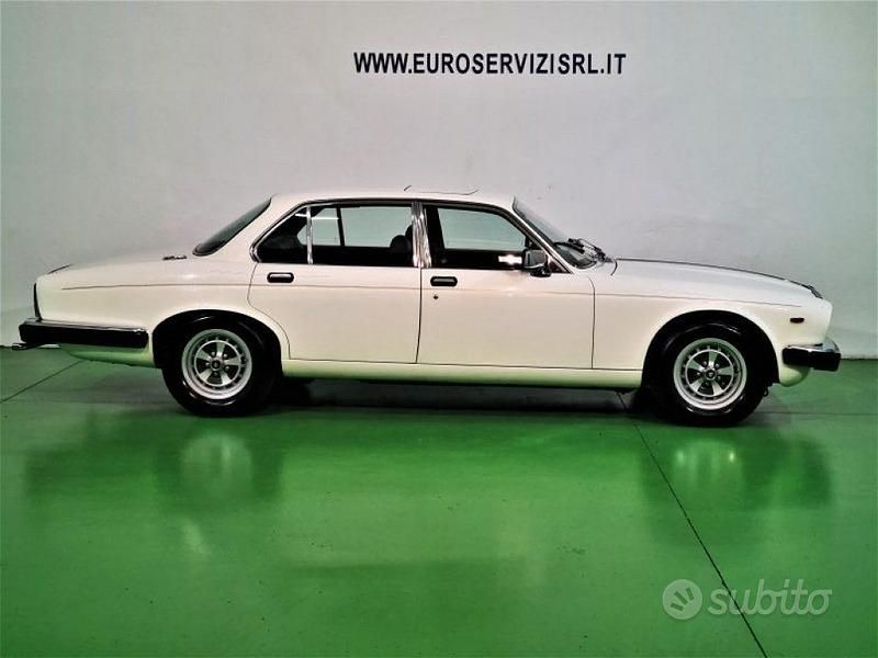 Usata Jaguar XJ12 Sovereign 300 CV (220 kW) 1981 Bianco Berlina