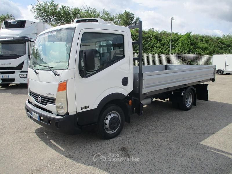 Usata Nissan Cabstar 131 CV (96 kW) 2011 Bianco Pick-up
