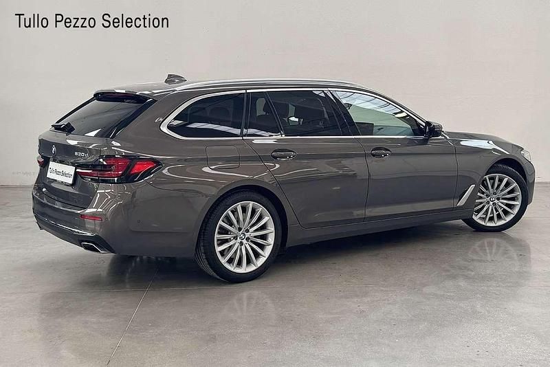 Usata BMW 530 Luxury Line 249 CV (183 kW) 2022 Alvit grey metallizzato Station wagon