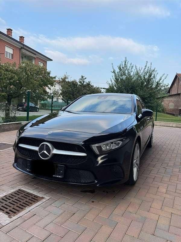 Usata 2019 Mercedes A200 Premium Tre volumi | 25.000 € (Buon prezzo) - Immagine 1/4