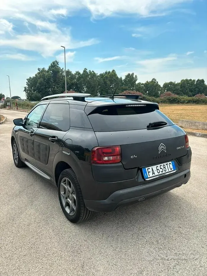 Usata Citroën C4 Cactus 92 CV (67 kW) 2015 Nero Utilitaria