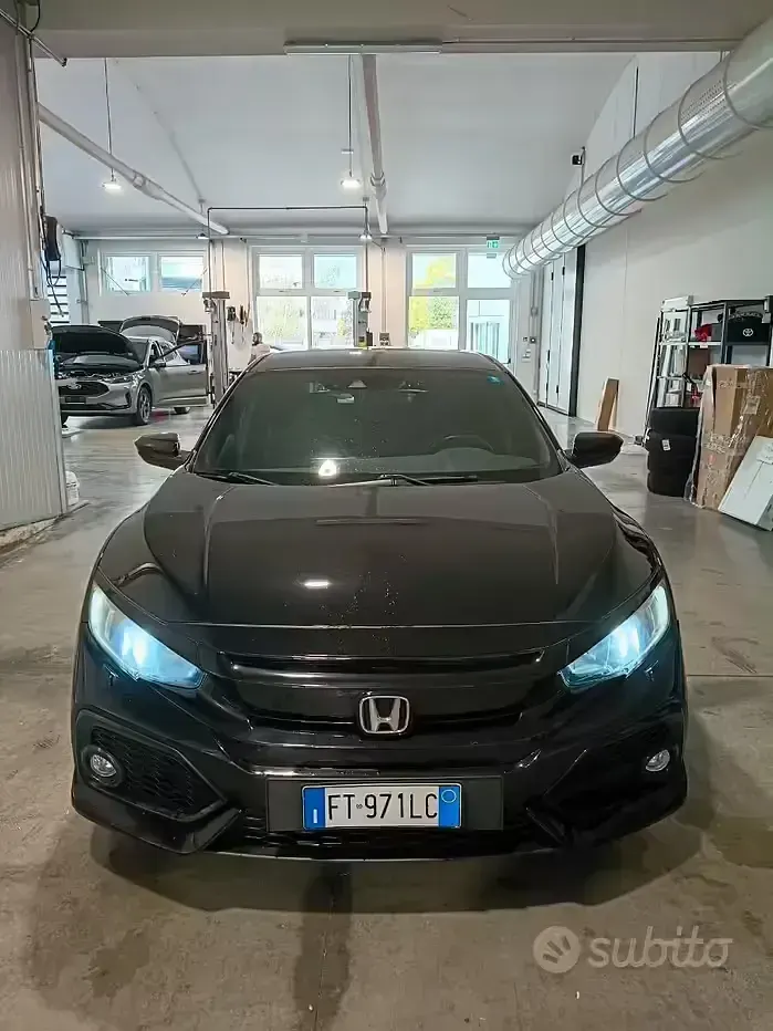 Usata Honda Civic 126 CV (92 kW) 2018 Nero Berlina