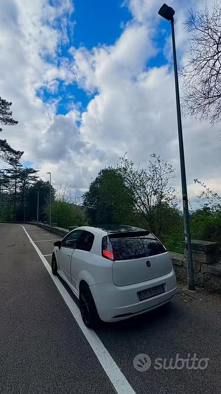Usata Fiat Grande Punto Sport 150 CV (110 kW) 2008 Bianco Utilitaria