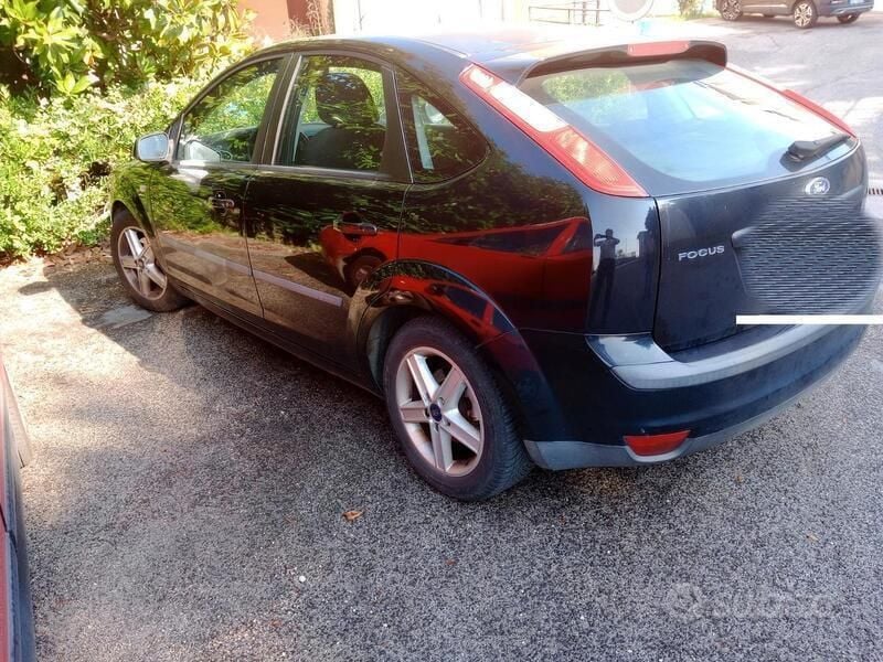 Usata Ford Focus 90 CV (66 kW) 2007 Nero Berlina