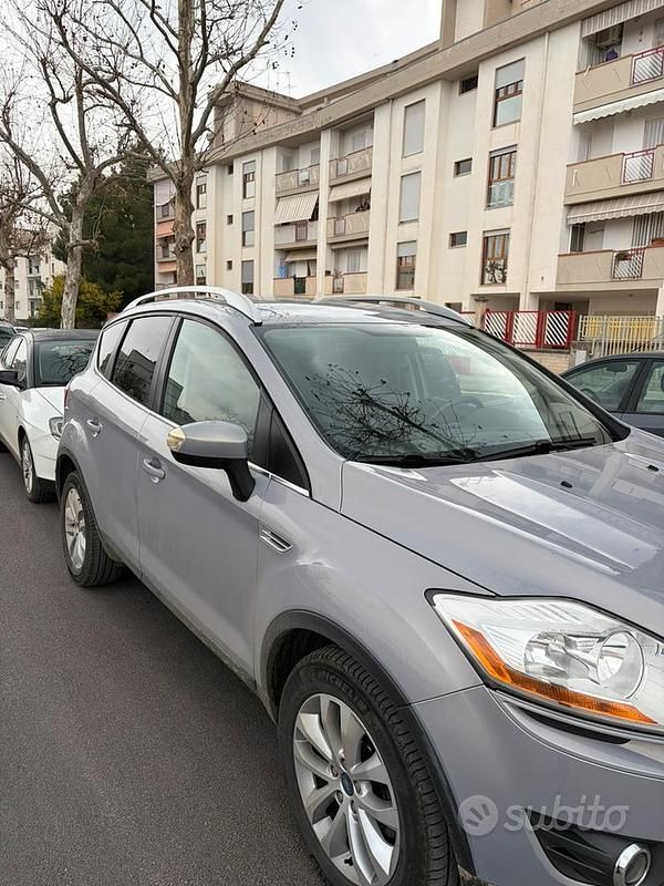Usata Ford Kuga 140 CV (102 kW) 2012 Grigio SUV