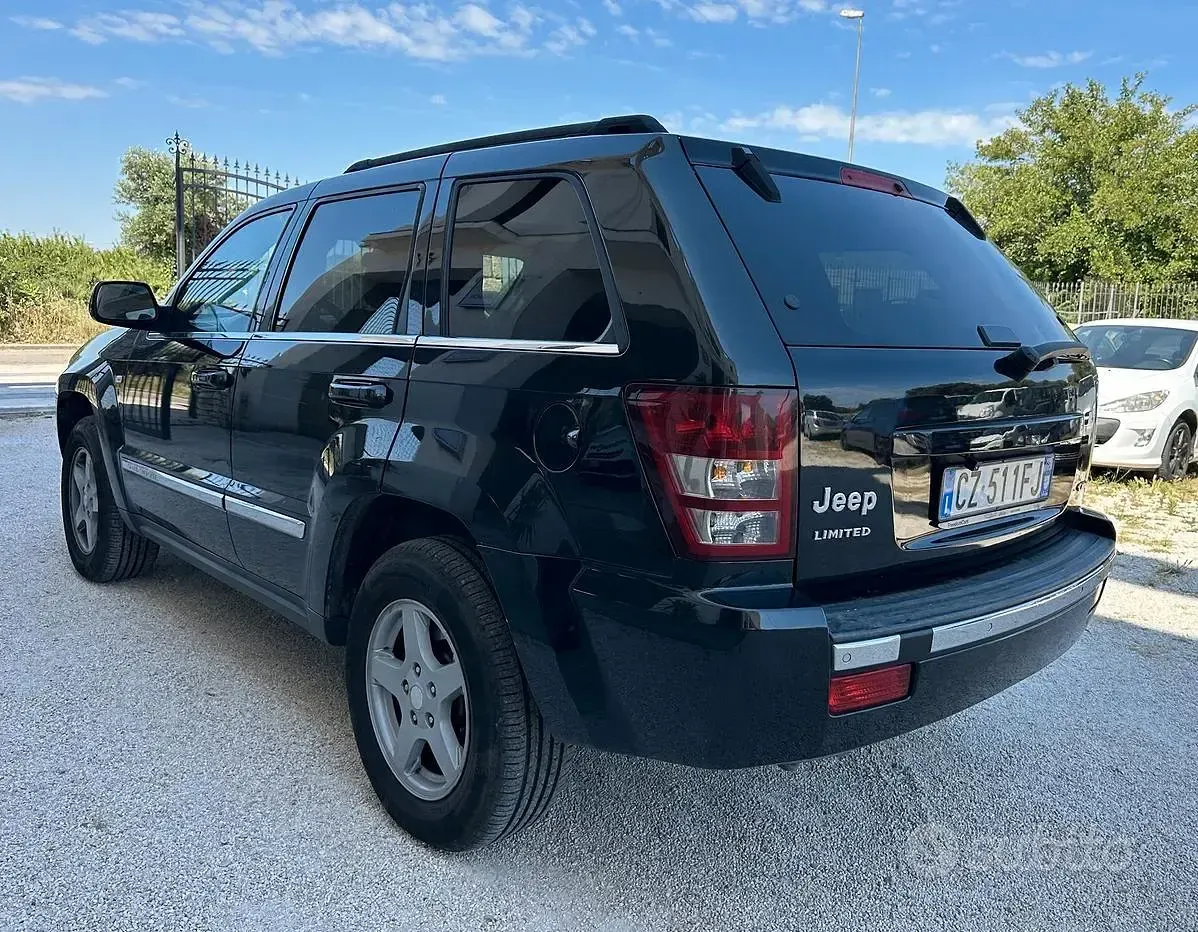Usata Jeep Grand Cherokee Overland 218 CV (160 kW) 2006 Nero SUV