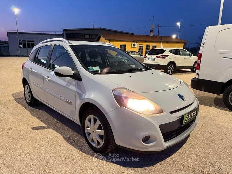 Käytetty Renault Clio 103 HP (75 kW) 2012 Valkoinen Viistoperä