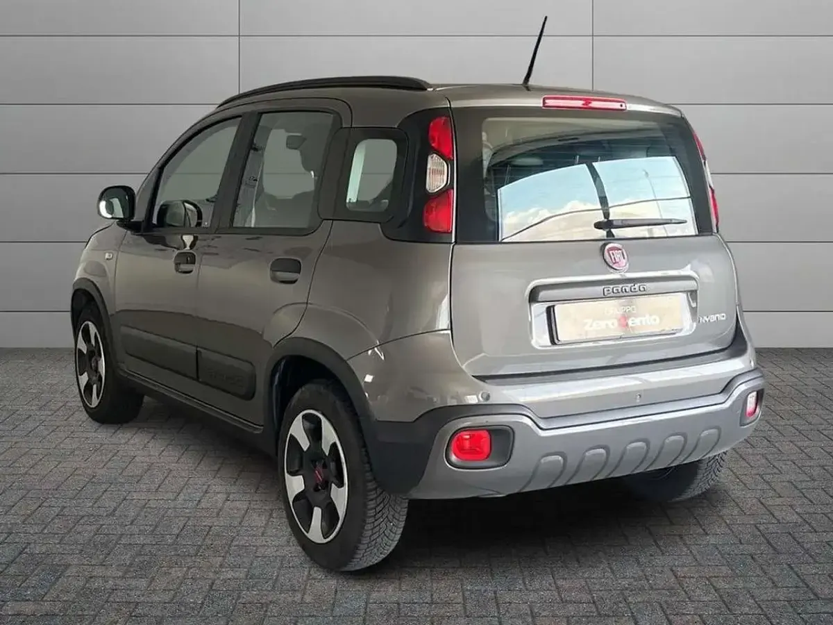 Usata Fiat Panda Cross Cross 70 CV (51 kW) 2021 Grigio scuro Utilitaria