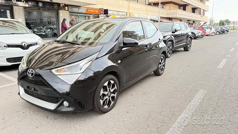 Usata Toyota Aygo Connect Style 72 CV (52 kW) 2021 Nero Utilitaria