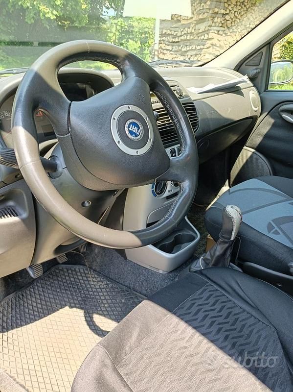 Usata Fiat Punto 69 CV (50 kW) 2005 Nero Utilitaria