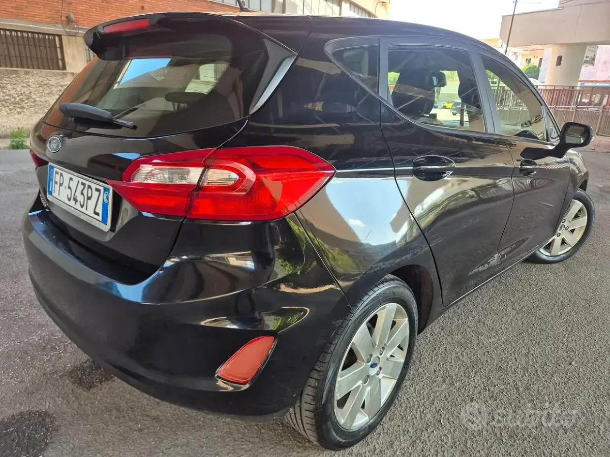 Usata Ford Fiesta 86 CV (63 kW) 2018 Nero Utilitaria