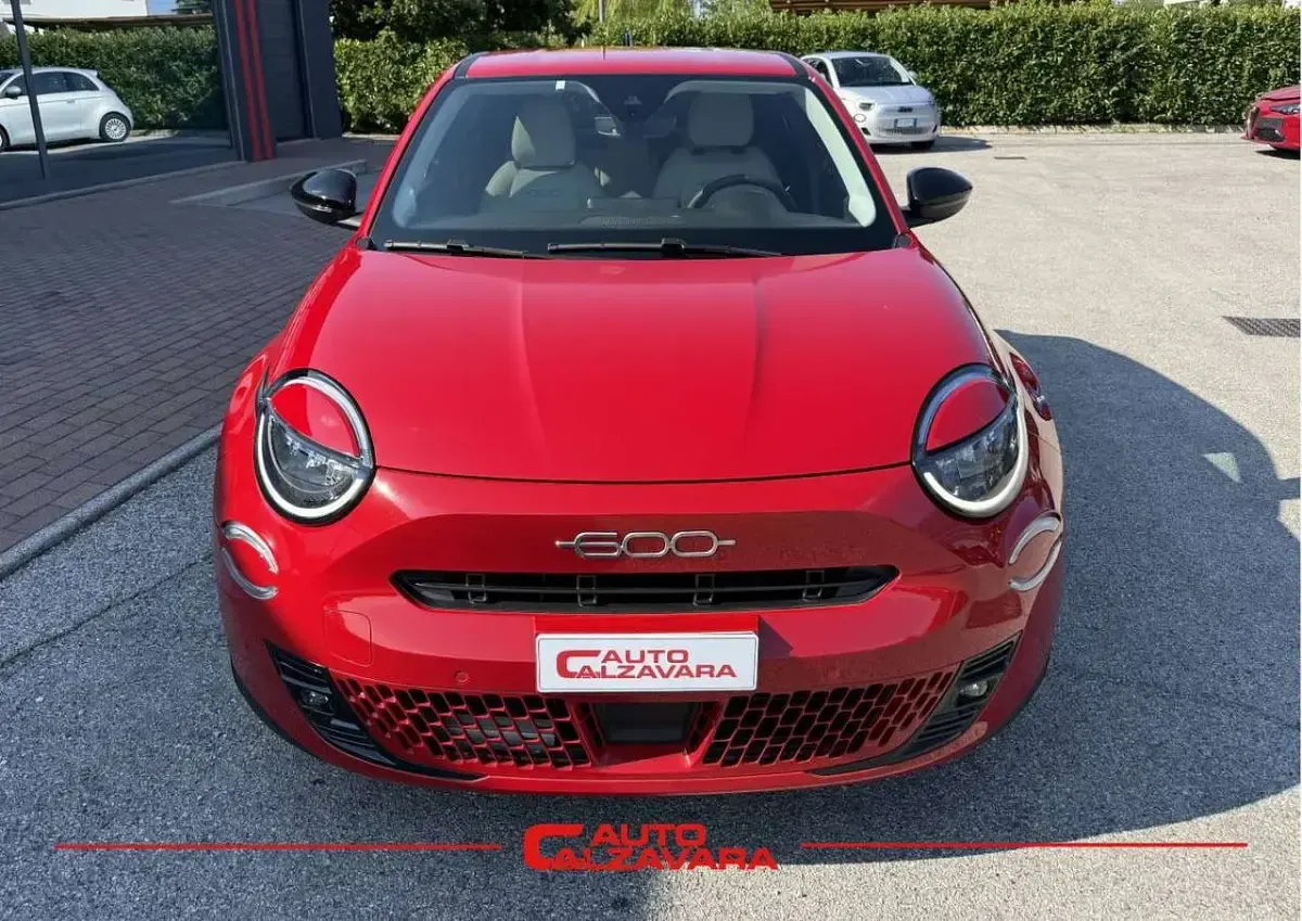 Usata Fiat 600 La Prima 110 CV (80 kW) 2025 Rosso passione SUV