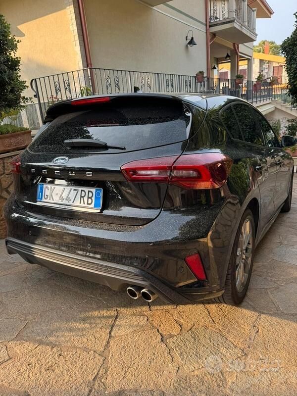 Usata Ford Focus ST-Line 120 CV (88 kW) 2022 Nero Utilitaria