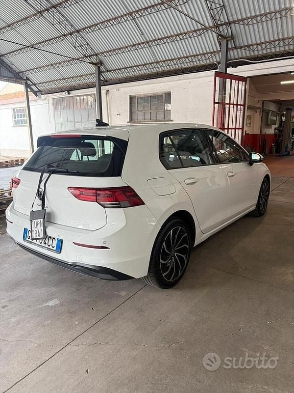 Usata VW Golf VII Style 150 CV (110 kW) 2021 Bianco Utilitaria