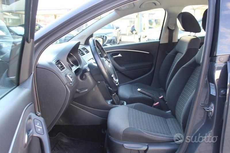Usata VW Polo Comfortline 75 CV (55 kW) 2017 Grigio Berlina