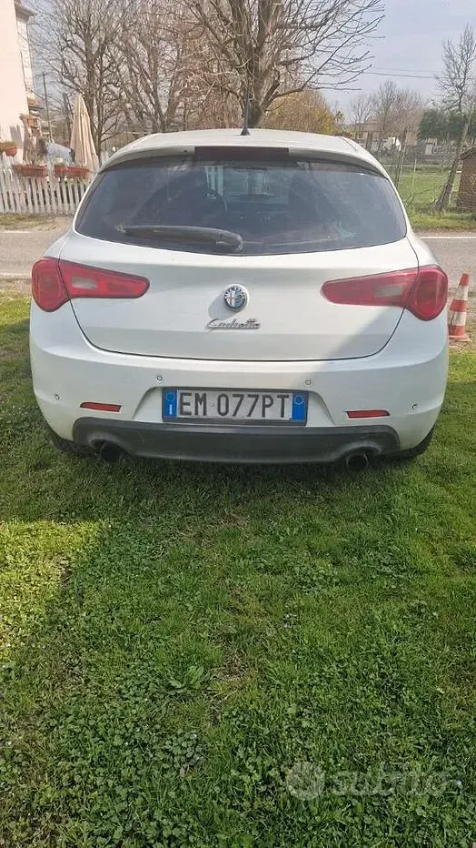 Usata Alfa Romeo Giulietta 140 CV (102 kW) 2012 Bianco Utilitaria