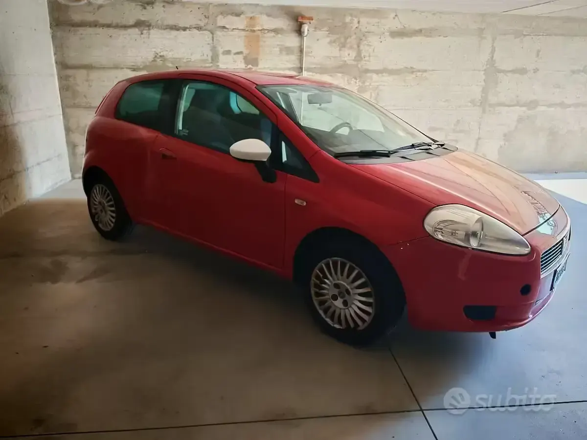 Usata Fiat Grande Punto 65 CV (47 kW) 2007 Rosso Utilitaria