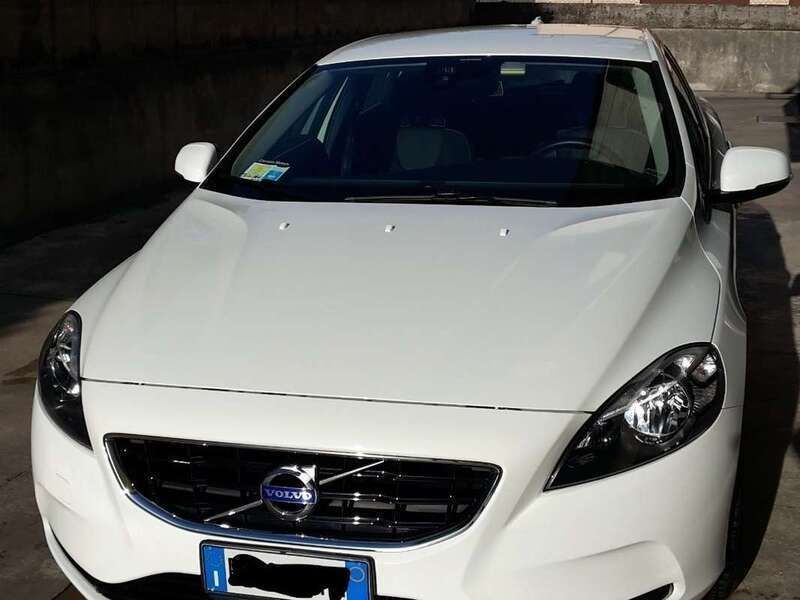 Usata 2013 Volvo V40 Momentum Station wagon | 7900 € (Buon prezzo) - Immagine 1/4