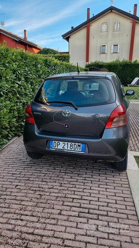 Usata Toyota Yaris 69 CV (50 kW) 2008 Grigio Utilitaria