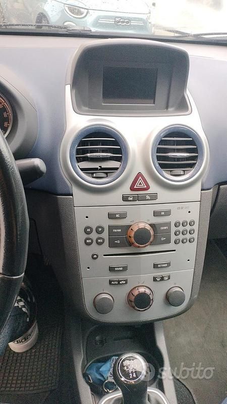 Usata Opel Corsa 80 CV (58 kW) 2010 Nero Utilitaria