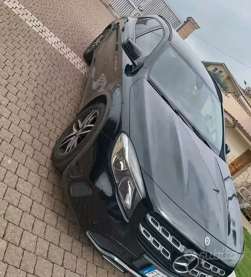 Usata Mercedes GLA200 136 CV (100 kW) 2019 Nero SUV
