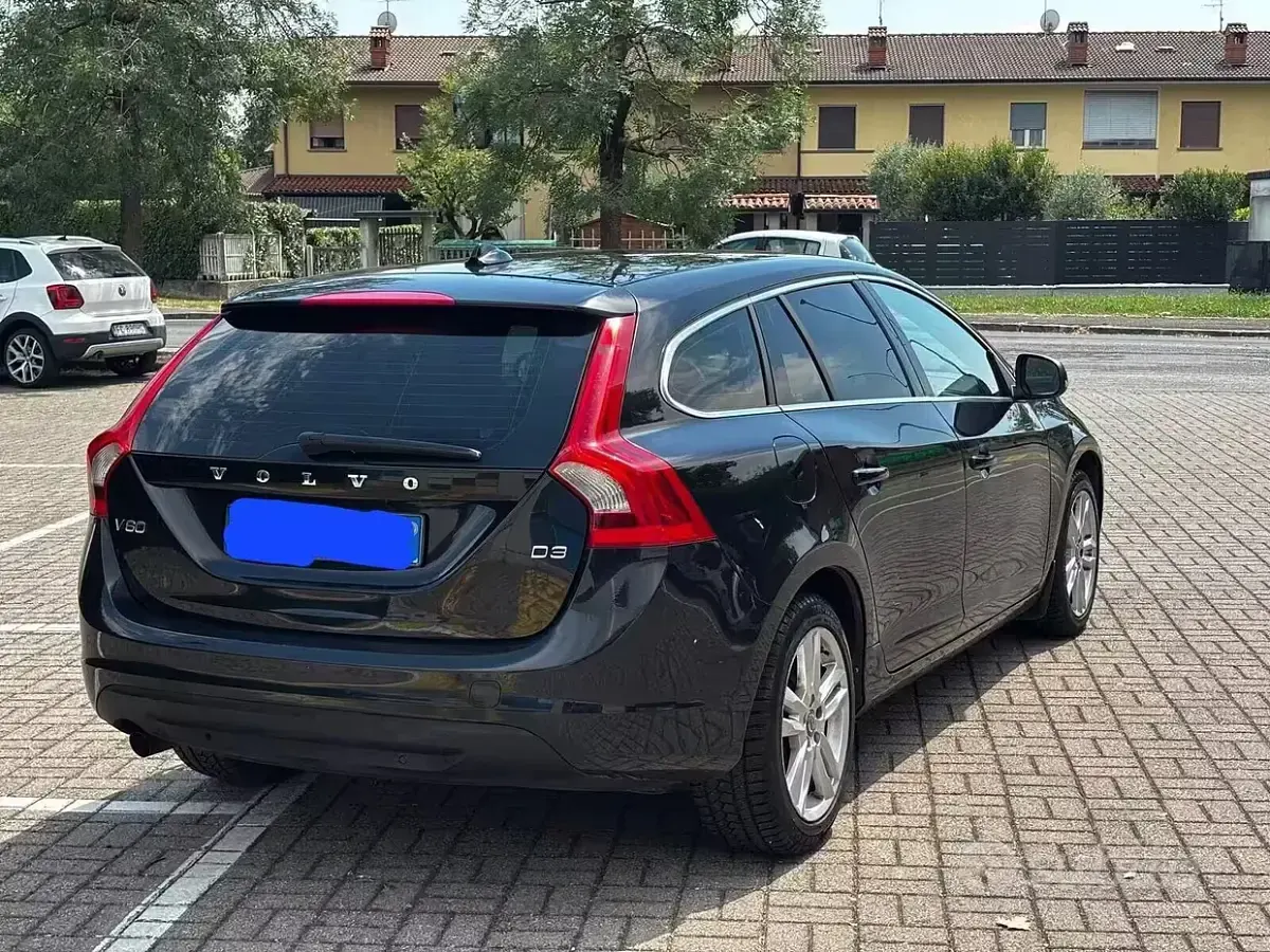 Usata Volvo V60 Summum 163 CV (119 kW) 2012 Nero Station wagon