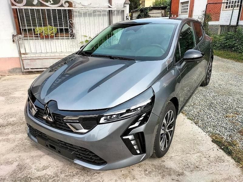 Nuova Mitsubishi Colt Invite 100 CV (73 kW) 2025 Grigio Utilitaria