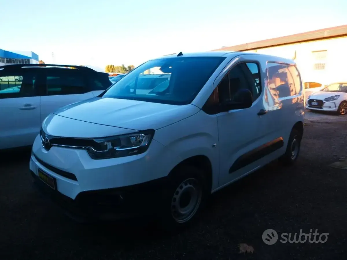 Usata Toyota Proace City City 101 CV (74 kW) 2021 Bianco Monovolume